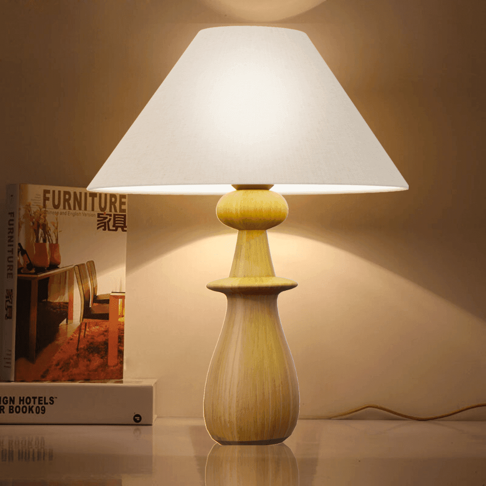 Đèn bàn gỗ vintage